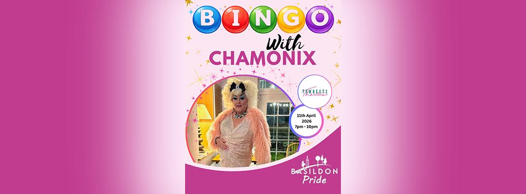 Creative coffee mornings – a smiley in chocolate on a cappuccino and a biscuit